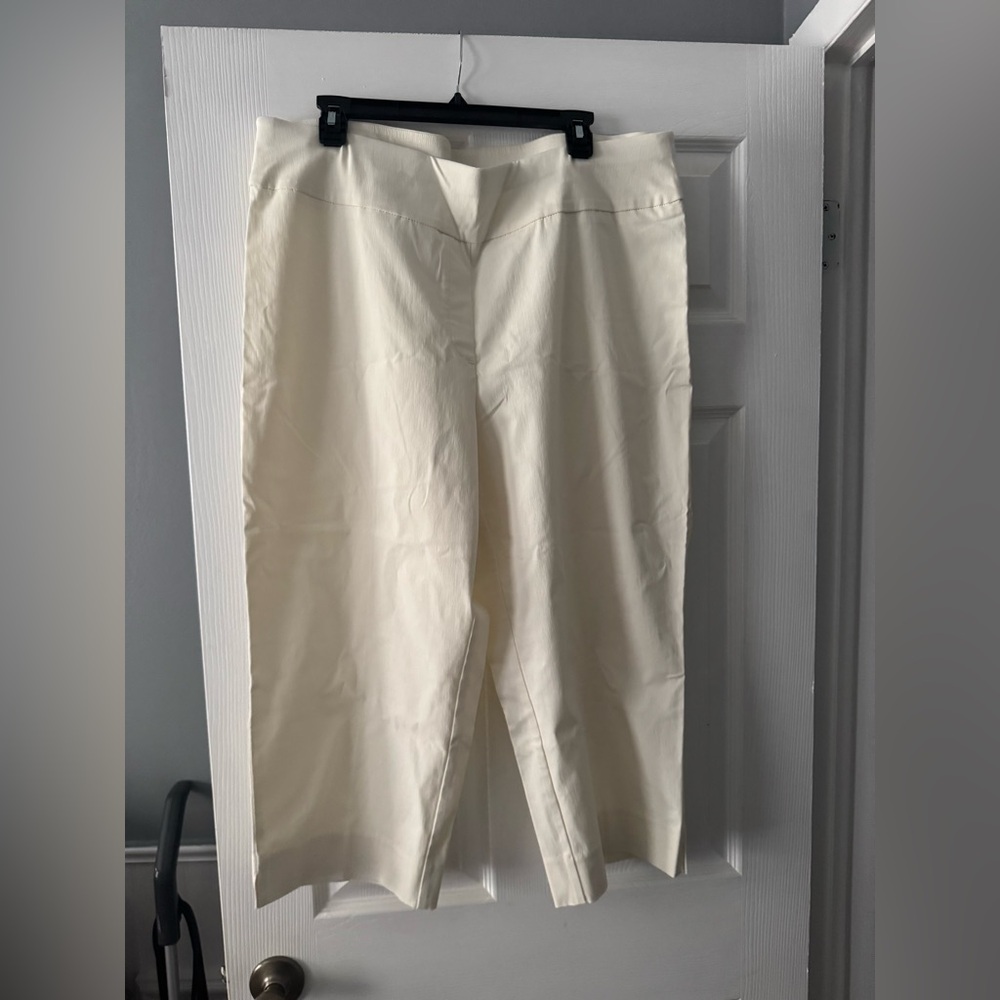 Ruby Rd. Cream Capri Pants